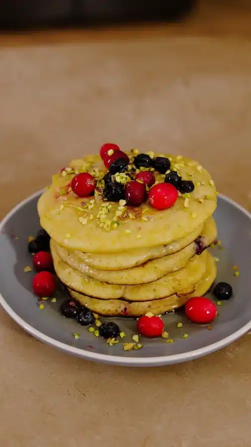Pistachio &amp; Berry Pancakes